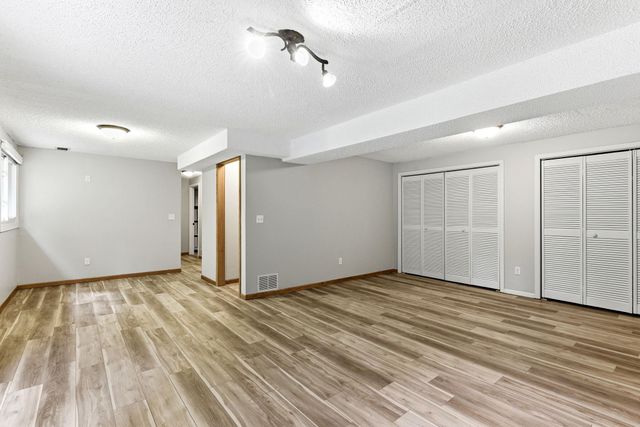 7064 Springhill Circle, Eden Prairie, MN 55346