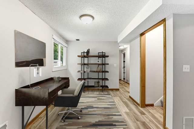 7064 Springhill Circle, Eden Prairie, MN 55346