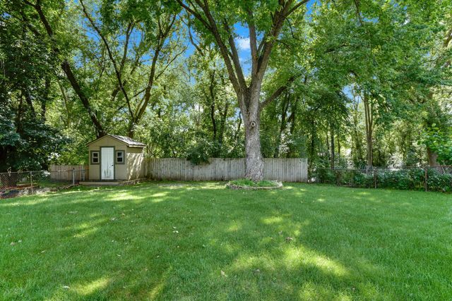 7064 Springhill Circle, Eden Prairie, MN 55346