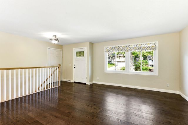 7064 Springhill Circle, Eden Prairie, MN 55346