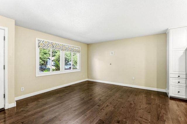 7064 Springhill Circle, Eden Prairie, MN 55346