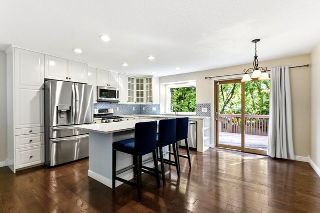 7064 Springhill Circle, Eden Prairie, MN 55346