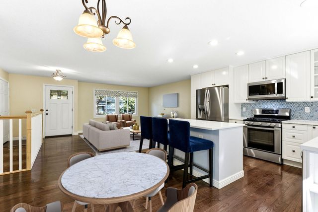 7064 Springhill Circle, Eden Prairie, MN 55346