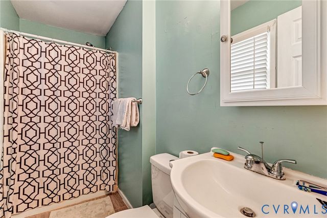 104 Five Oaks Ln, Ashland, VA 23005