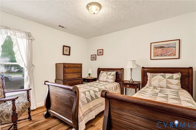 104 Five Oaks Ln, Ashland, VA 23005
