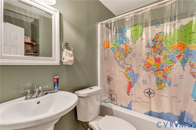 104 Five Oaks Ln, Ashland, VA 23005