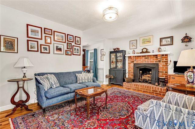 104 Five Oaks Ln, Ashland, VA 23005