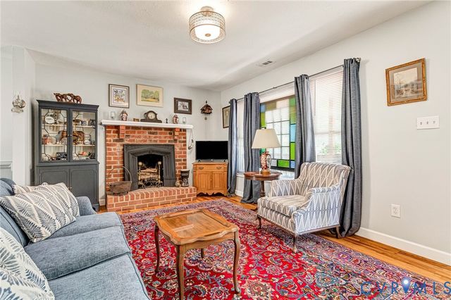 104 Five Oaks Ln, Ashland, VA 23005