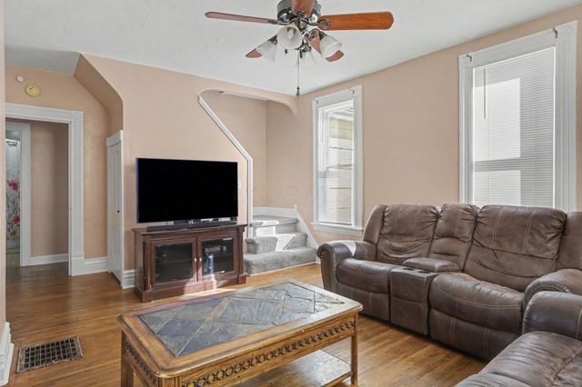 304 Lincoln Avenue, Pleasantville, OH 43148