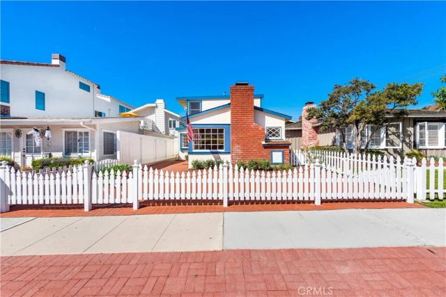 515 CARNATION Avenue, Corona Del Mar, CA 92625