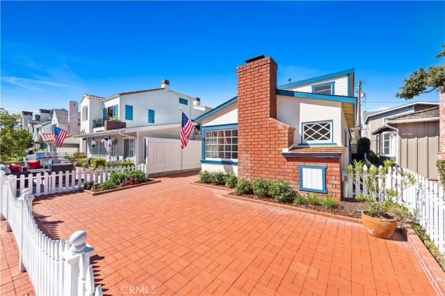 515 CARNATION Avenue, Corona Del Mar, CA 92625
