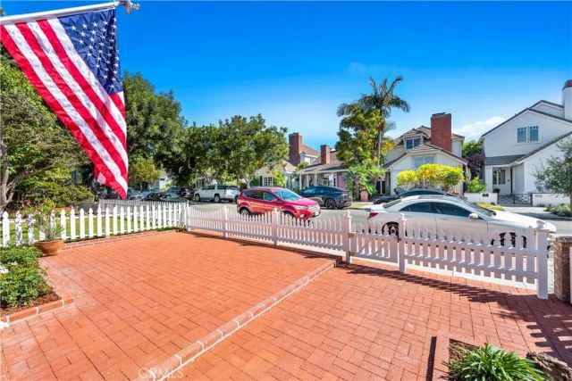 515 CARNATION Avenue, Corona Del Mar, CA 92625