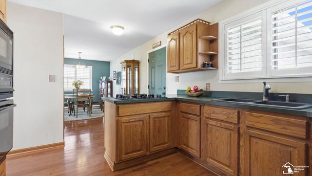 30990 Bayview Drive, Gibraltar, MI 48173