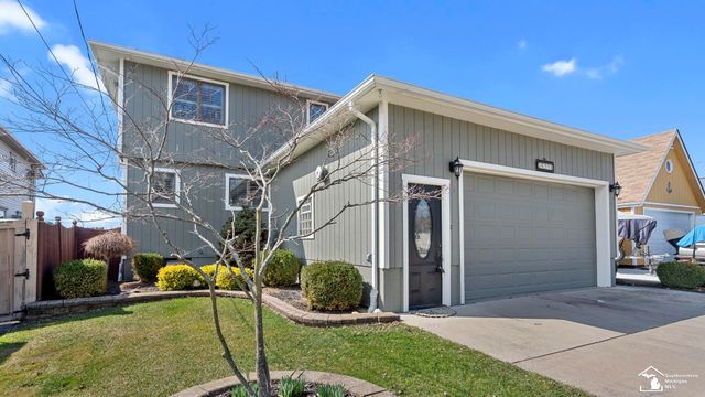 30990 Bayview Drive, Gibraltar, MI 48173