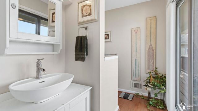 30990 Bayview Drive, Gibraltar, MI 48173