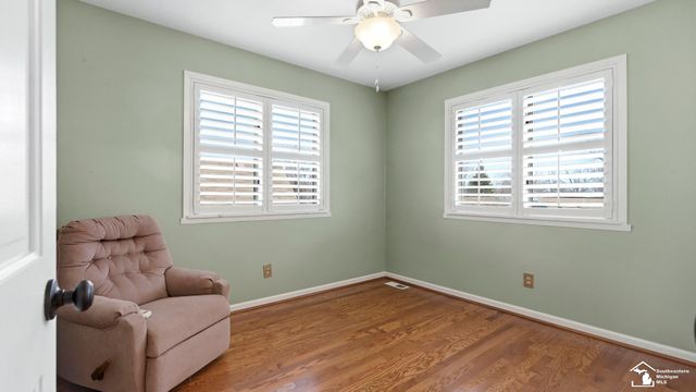 30990 Bayview Drive, Gibraltar, MI 48173