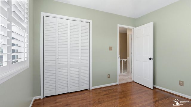 30990 Bayview Drive, Gibraltar, MI 48173