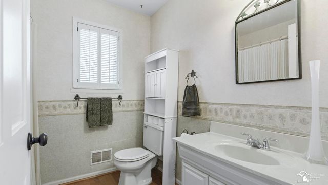 30990 Bayview Drive, Gibraltar, MI 48173