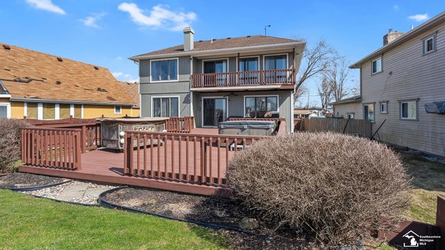 30990 Bayview Drive, Gibraltar, MI 48173