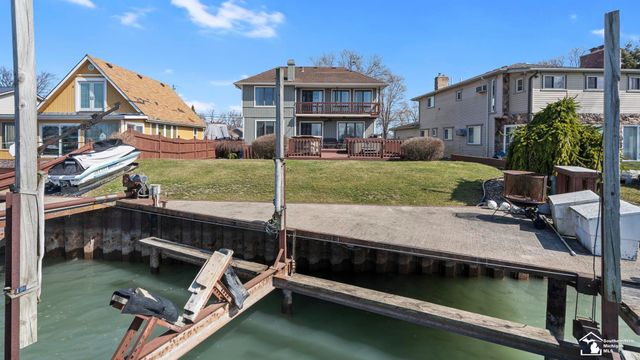 30990 Bayview Drive, Gibraltar, MI 48173