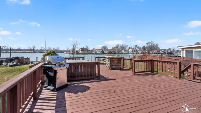 30990 Bayview Drive, Gibraltar, MI 48173