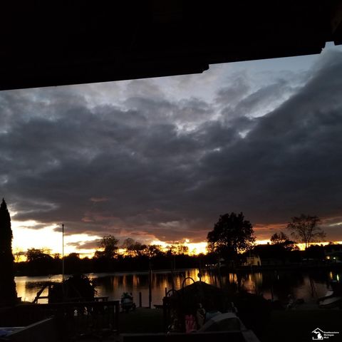 30990 Bayview Drive, Gibraltar, MI 48173