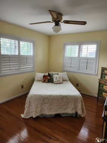 30990 Bayview Drive, Gibraltar, MI 48173