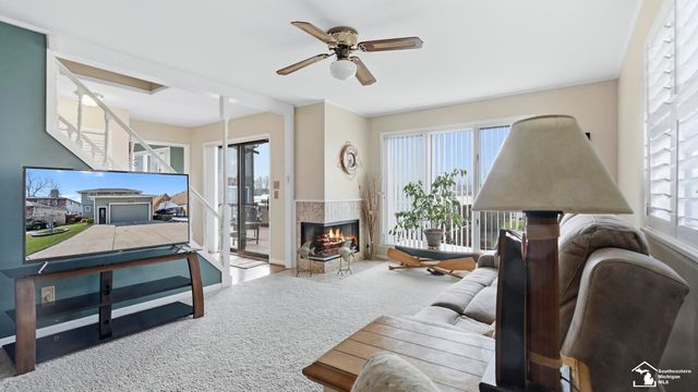 30990 Bayview Drive, Gibraltar, MI 48173