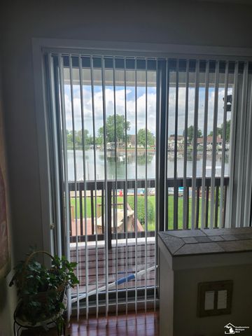 30990 Bayview Drive, Gibraltar, MI 48173