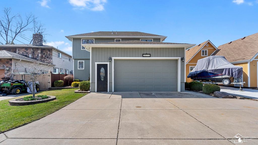 30990 Bayview Drive, Gibraltar, MI 48173