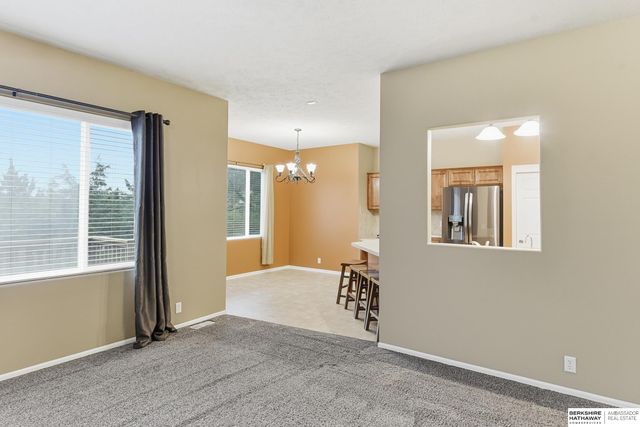 6137 N 146th Street, Omaha, NE 68116