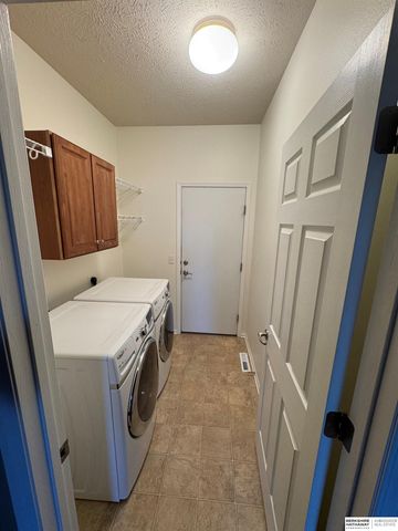 6137 N 146th Street, Omaha, NE 68116