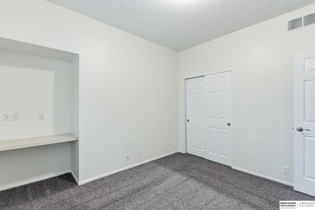 6137 N 146th Street, Omaha, NE 68116