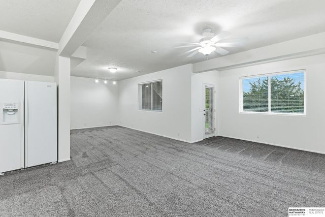 6137 N 146th Street, Omaha, NE 68116