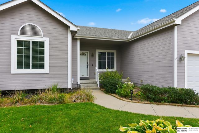 6137 N 146th Street, Omaha, NE 68116