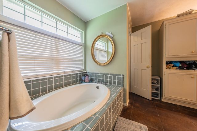 613 N Overlook Drive, Kerens, TX 75144