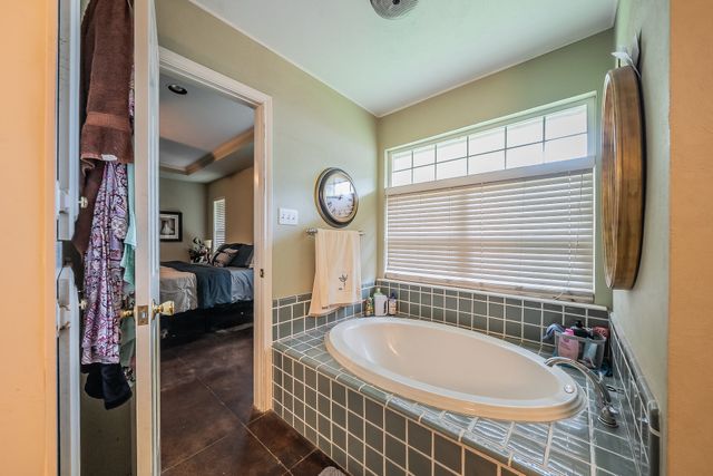 613 N Overlook Drive, Kerens, TX 75144