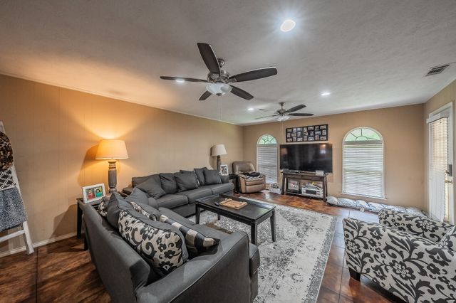 613 N Overlook Drive, Kerens, TX 75144