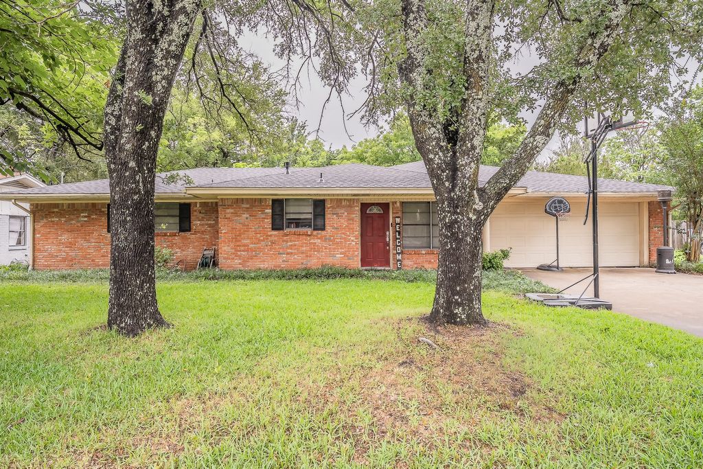 613 N Overlook Drive, Kerens, TX 75144