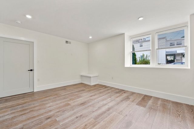 17 Wellington 1, Somerville, MA 02145