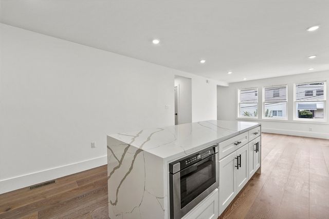 17 Wellington 1, Somerville, MA 02145