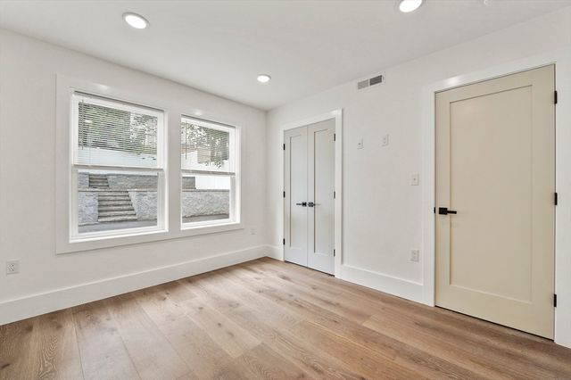 17 Wellington 1, Somerville, MA 02145