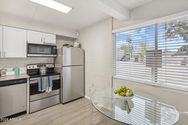 615 S HARDY Drive 2W, Tempe, AZ 85281