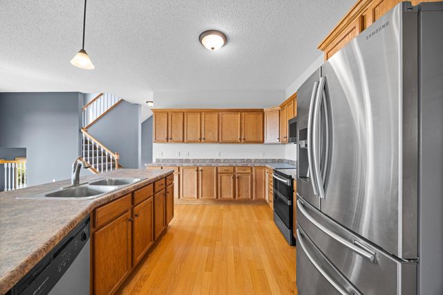 13827 Savanna Drive, Rogers, MN 55374