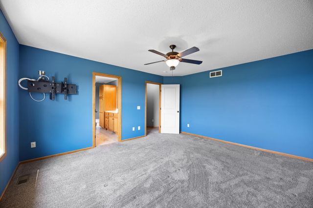 13827 Savanna Drive, Rogers, MN 55374