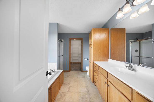 13827 Savanna Drive, Rogers, MN 55374