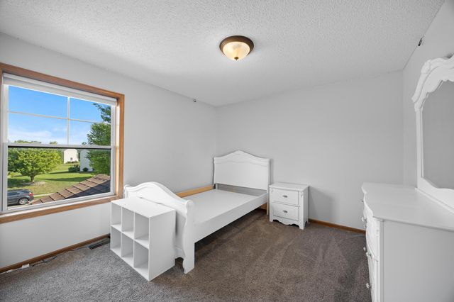 13827 Savanna Drive, Rogers, MN 55374