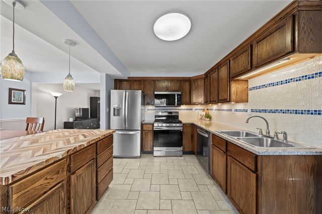 72 Pinehurst Road, Munroe Falls, OH 44262