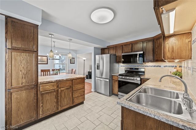 72 Pinehurst Road, Munroe Falls, OH 44262