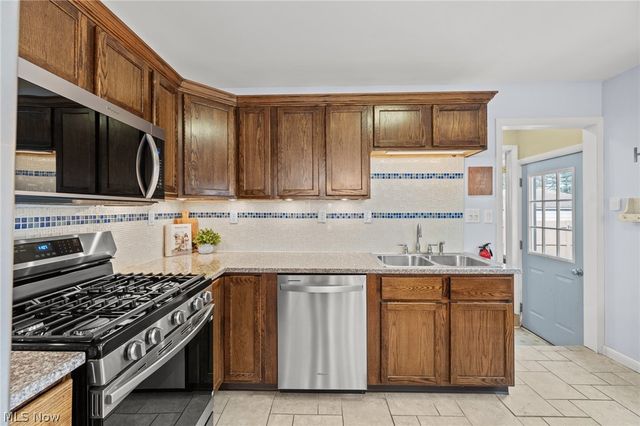 72 Pinehurst Road, Munroe Falls, OH 44262